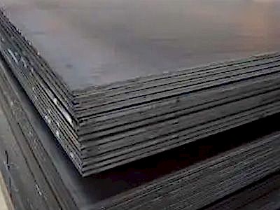 ST44 siyah sac, dayanıklılık, mukavemet ve uygun maliyet özellikleriyle öne çıkan bir çelik sac türüdür